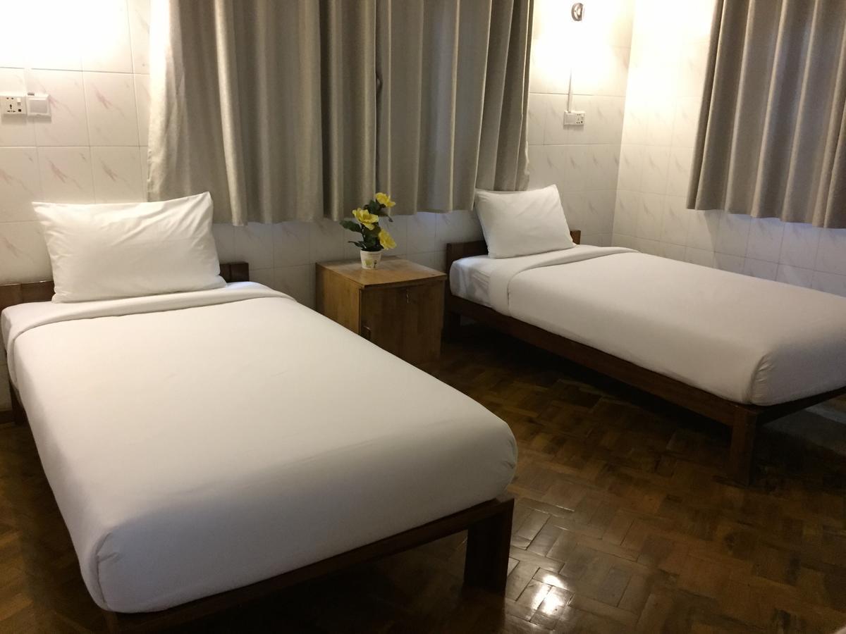 Celia Hostel Mandalay Extérieur photo