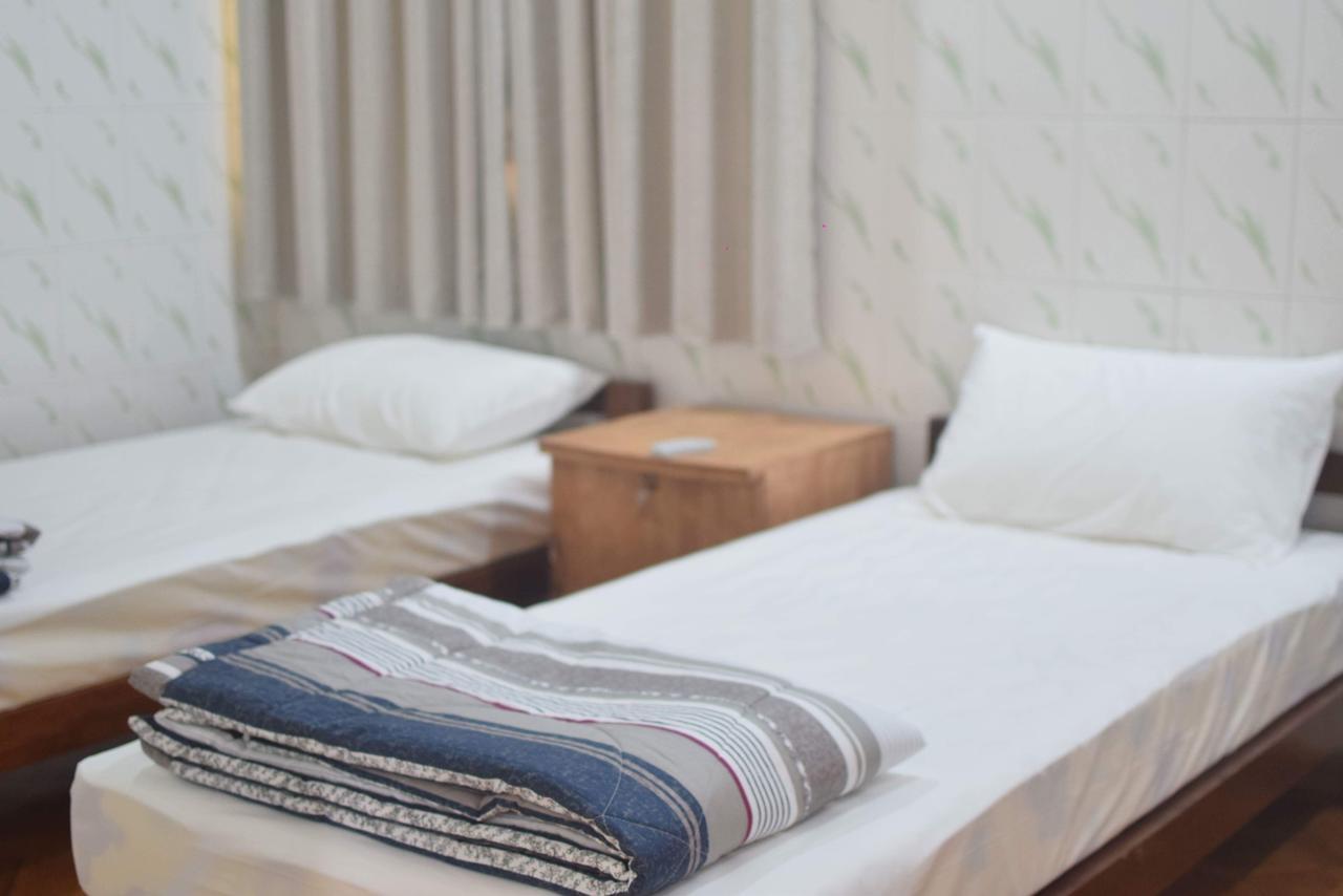 Celia Hostel Mandalay Extérieur photo