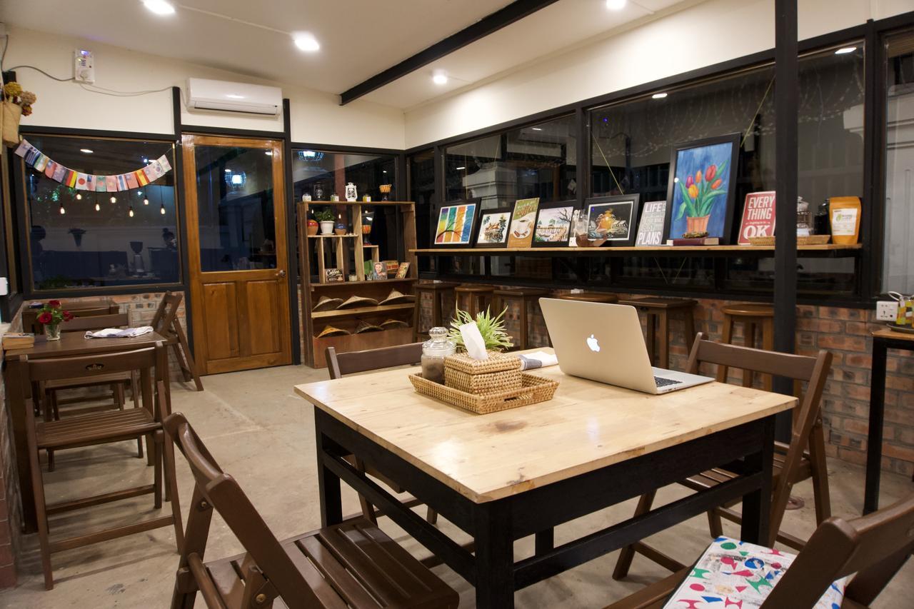 Celia Hostel Mandalay Extérieur photo