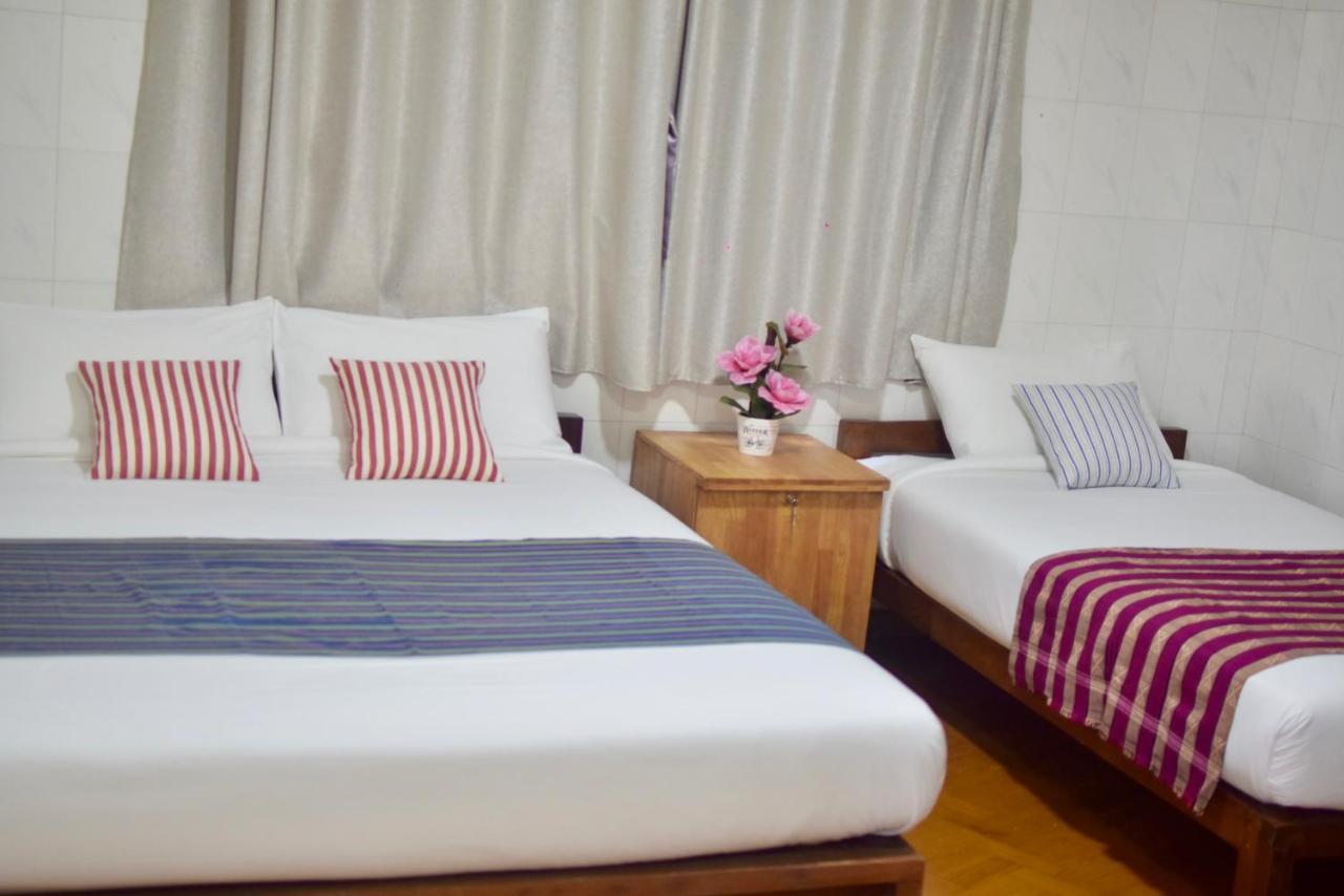 Celia Hostel Mandalay Extérieur photo