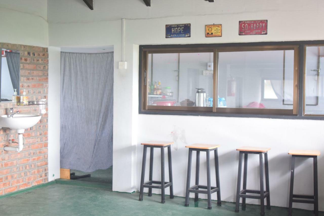Celia Hostel Mandalay Extérieur photo