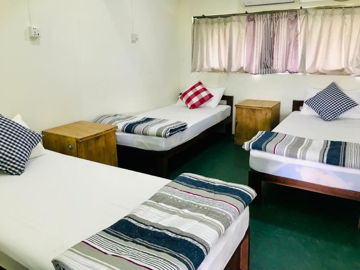 Celia Hostel Mandalay Extérieur photo