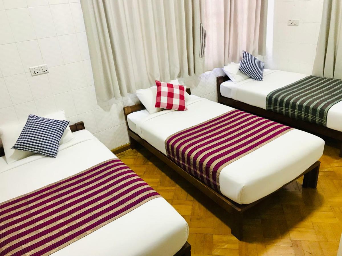 Celia Hostel Mandalay Extérieur photo