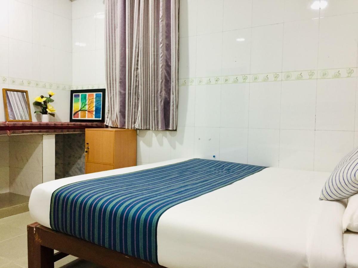 Celia Hostel Mandalay Extérieur photo